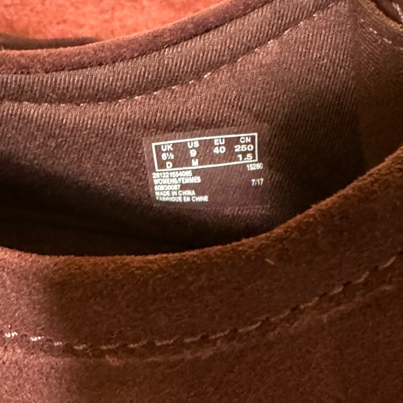 Clarks Wallabees ankle shoes Sz 9 burgundy suede w/ crepe soles - Picture 9 of 9